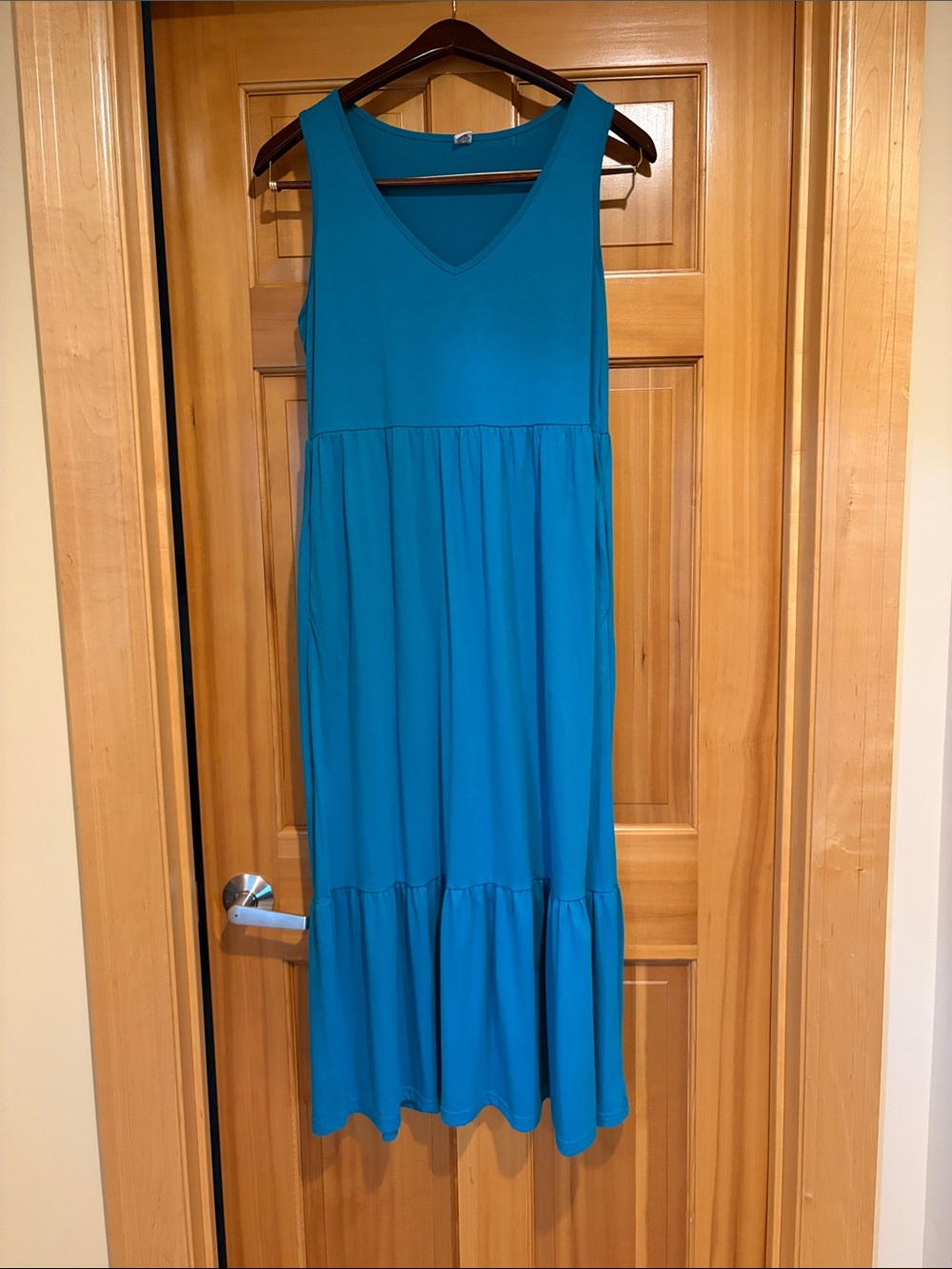 Sleeveless Teal Maxi Dress with V-Neck